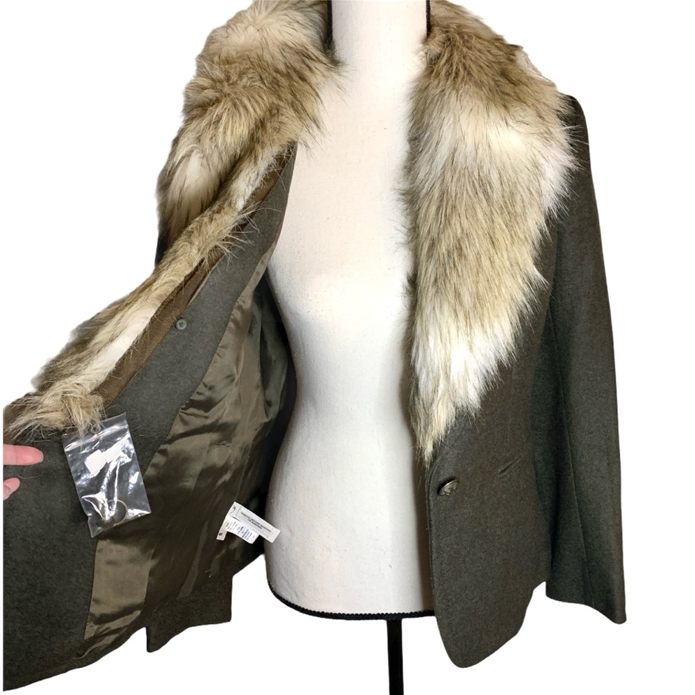 🆕 LOFT - Removable Faux Fur Collar Blazer